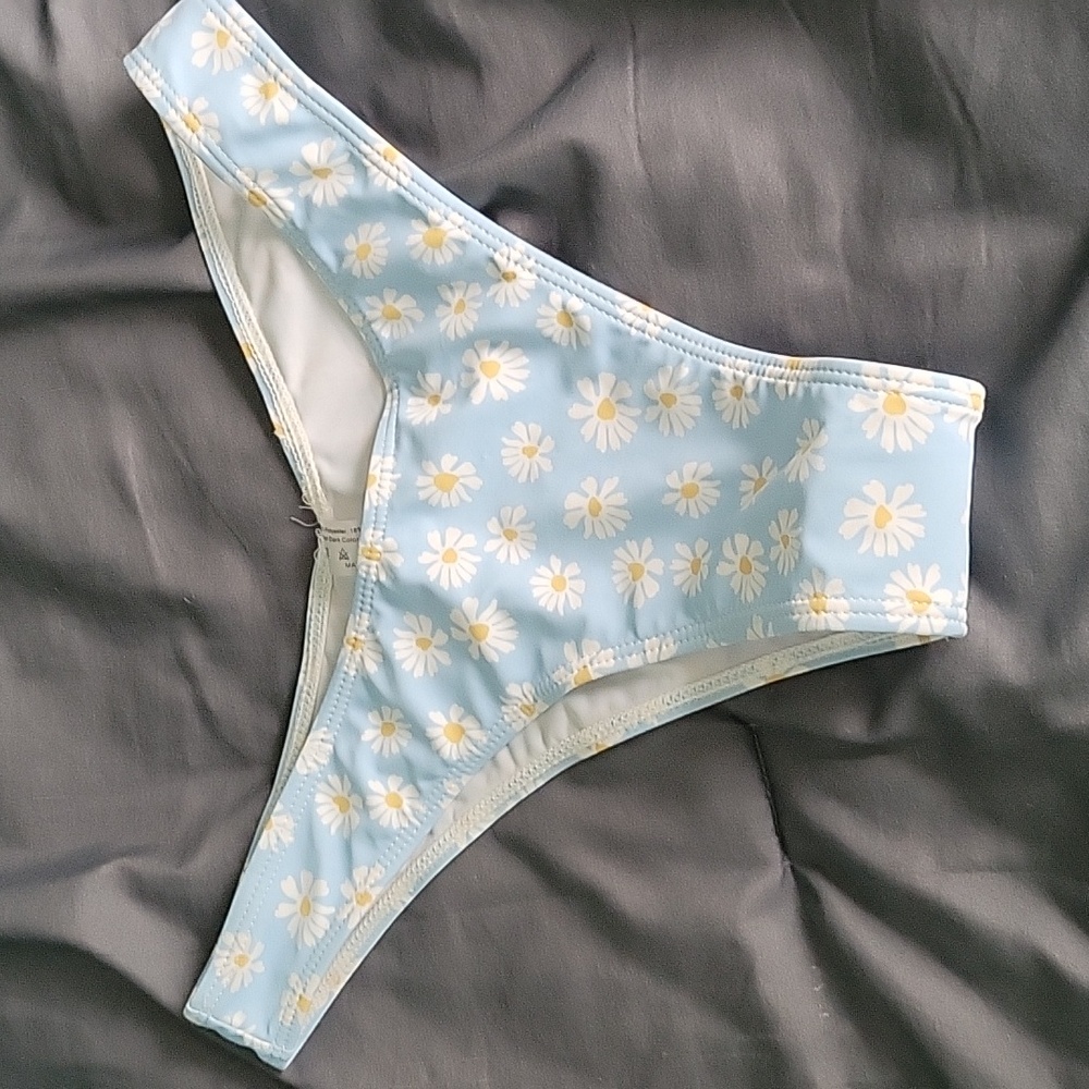 Shein flower bottoms size L